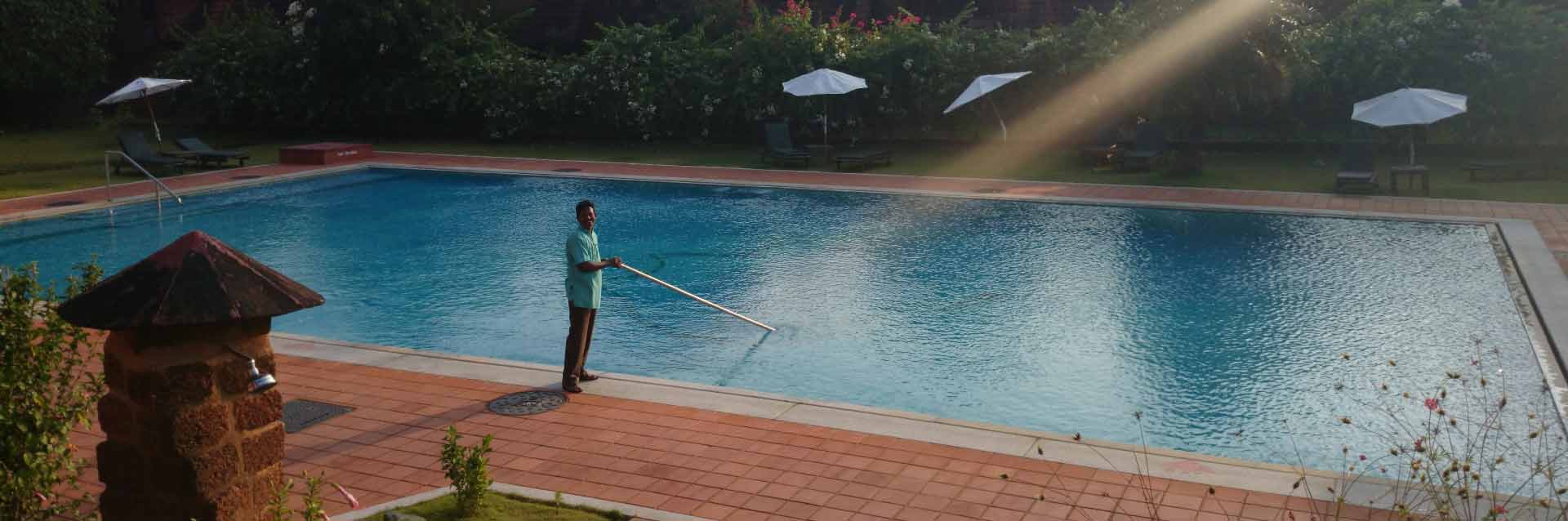 Como cuidar da piscina: veja a maneira ideal de deixá-la limpa